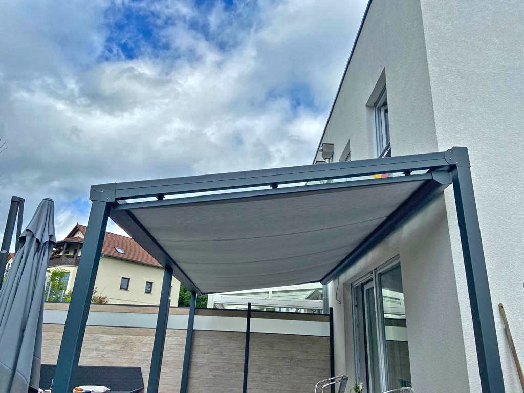 Durchgehende Unterdachmarkise für Alumaximal und Clever Überdacht