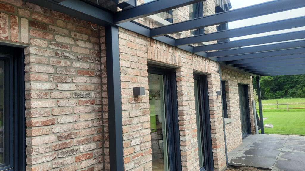 Freistehend gebaute Terrassenueberdachung