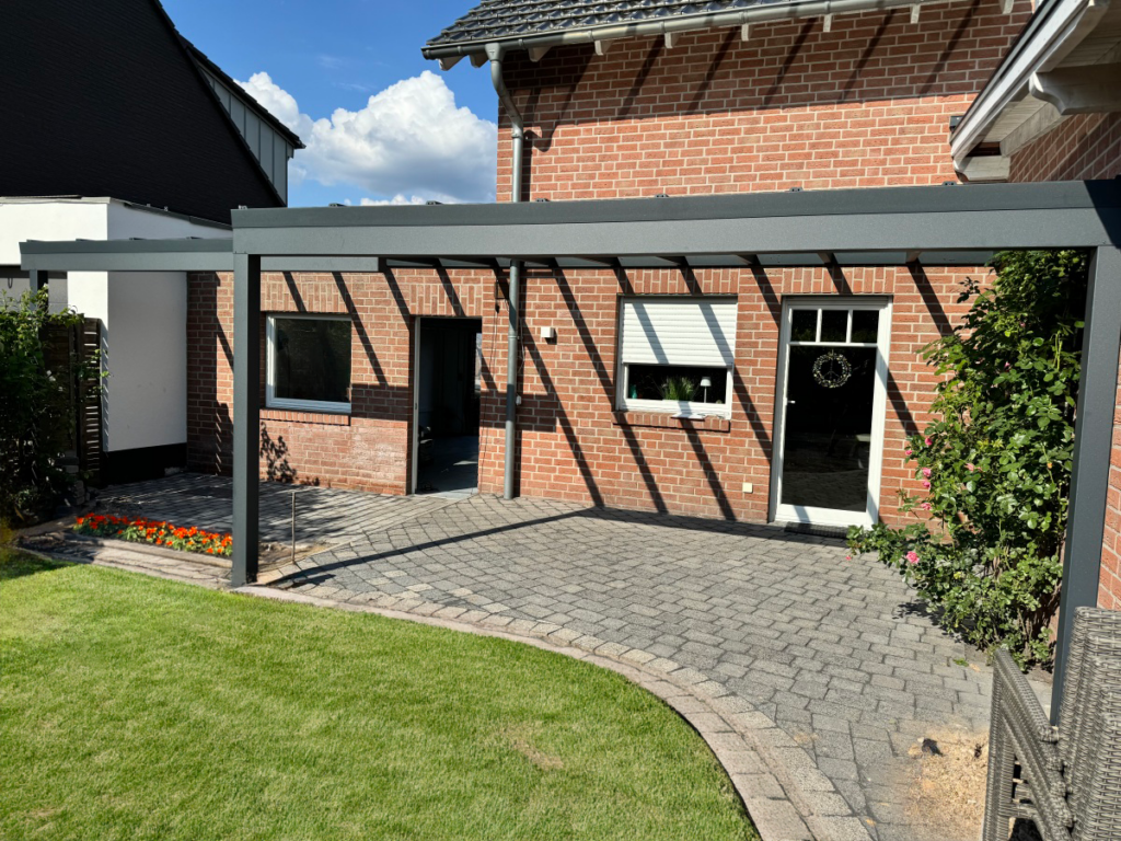 Terrassendach Sonderkonstruktion als Tor zum Garten