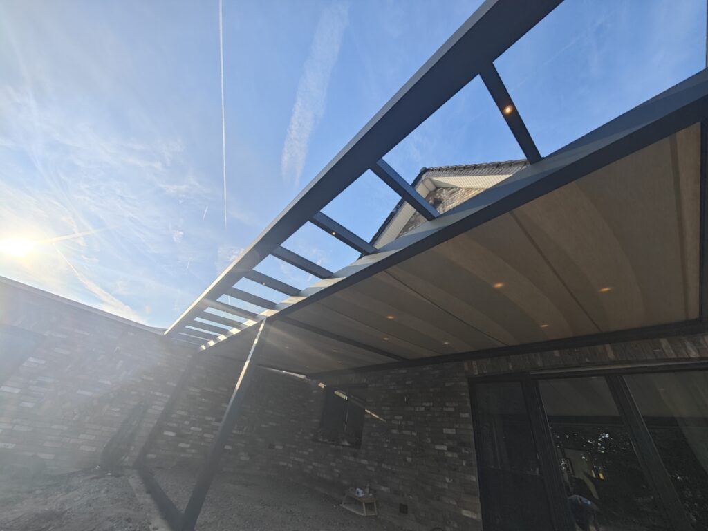 Hochwertige Unterdachmarkise